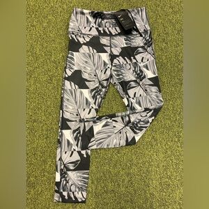 Nike Women’s Palm Print  Dri-Fit Running Tights, NEW, Med
